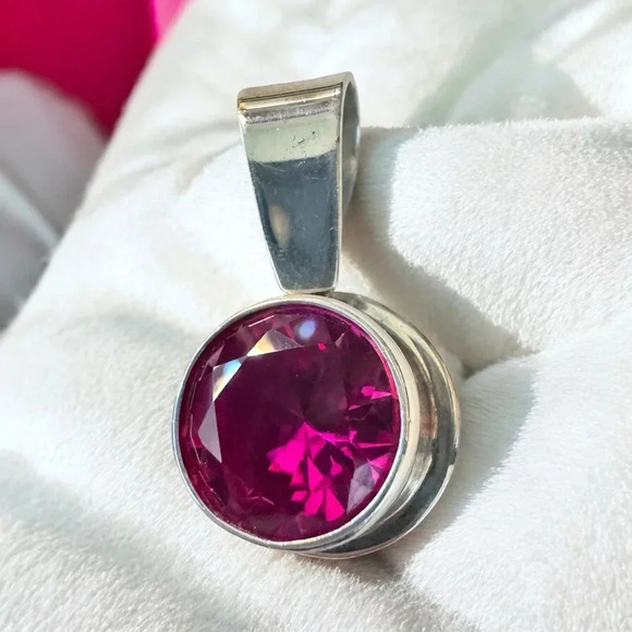 Extraordinary Natural Pinkish-Red Sapphire Sterling Silver Pendant - Picture 14 of 15